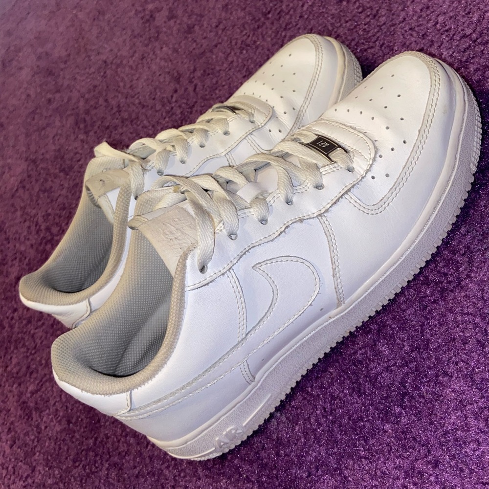 White Nike Air Force 1’s (AF1’s)